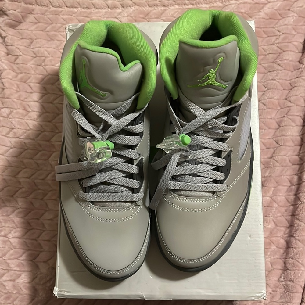 MENS Air Jordan 5 Retro, Green Bean. Size 8.